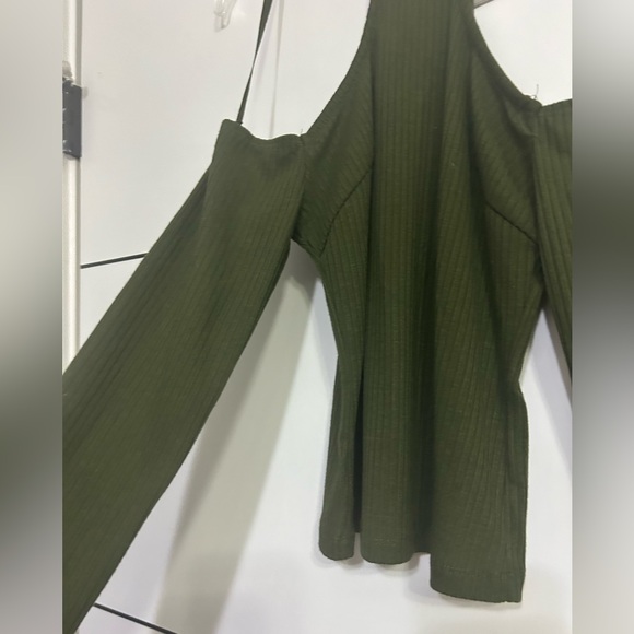 Rumor Boutique Womenβs Olive Green Off the Shoulder Long sleeve - Picture 3 of 5